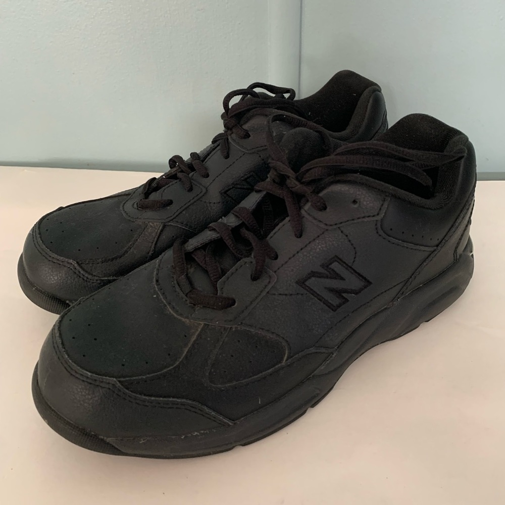 New Balance Men’s Black Sneakers Size 8.5 4E MW574BK